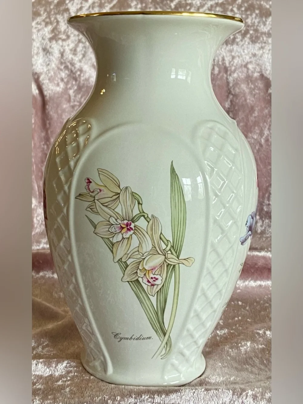 ROYAL WINTON Vintage Rare Elegant Porcelain Vase- 4 Sided w/Flowers🪻 & ♦️Lattice